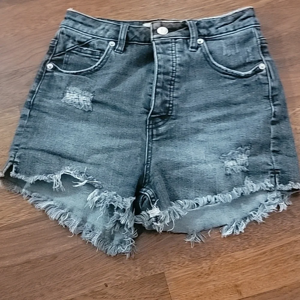 Free People We The Free Black Grey Denim Shorts 26 Curvy *Free With Purchase* - Picture 2 of 7